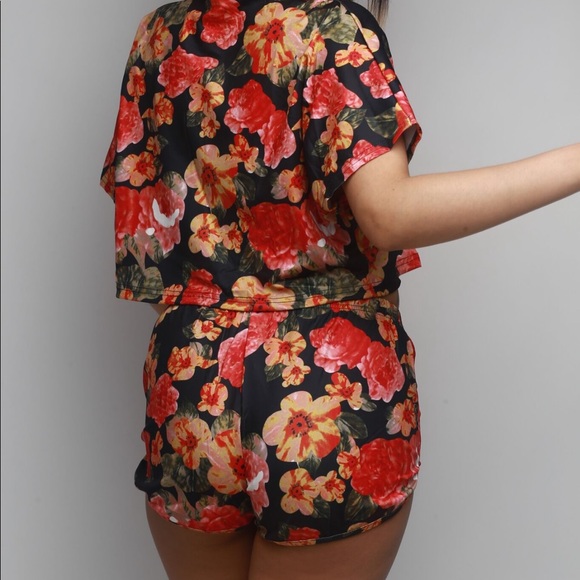 Flower two piece set shorts - Picture 3 of 5